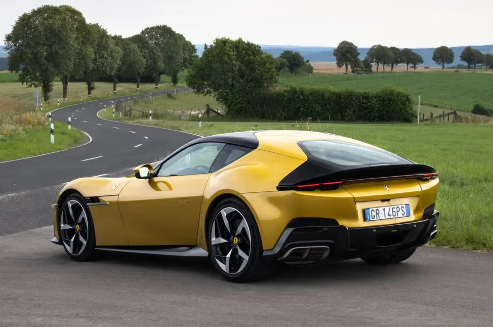 Akankah Ferrari 12Cilindri Menjadi Benteng Terakhir Transmisi Manual