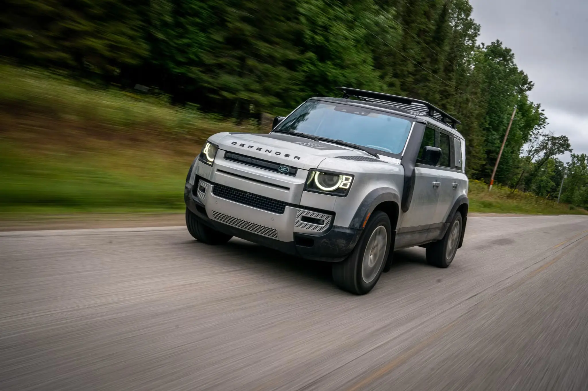 Defender 110 SE 2020 Perawatan Mesin Ingenium Butuh 7 Liter Oli, Berapa Estimasi Biaya Servis Rutinnya?