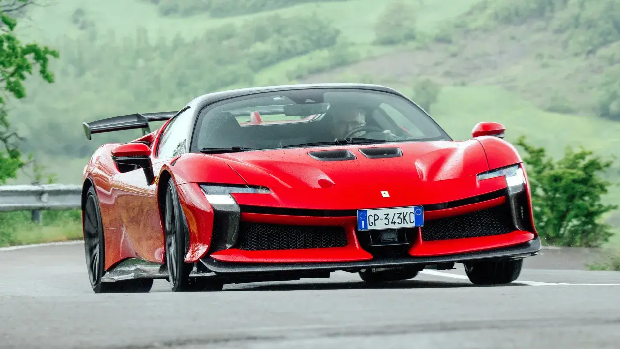 Dinamika Pengendalian dan Koneksi Inderawi dalam Ferrari SF90 XX Spider