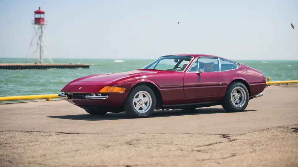 Evolusi Estetika dan Keandalan Ferrari 365 GTB/4 Daytona