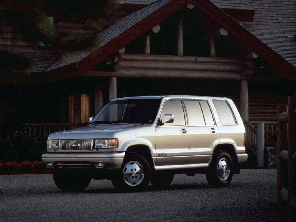 Evolusi Isuzu Trooper: Perubahan Desain dan Teknologi dari Tahun ke Tahun
