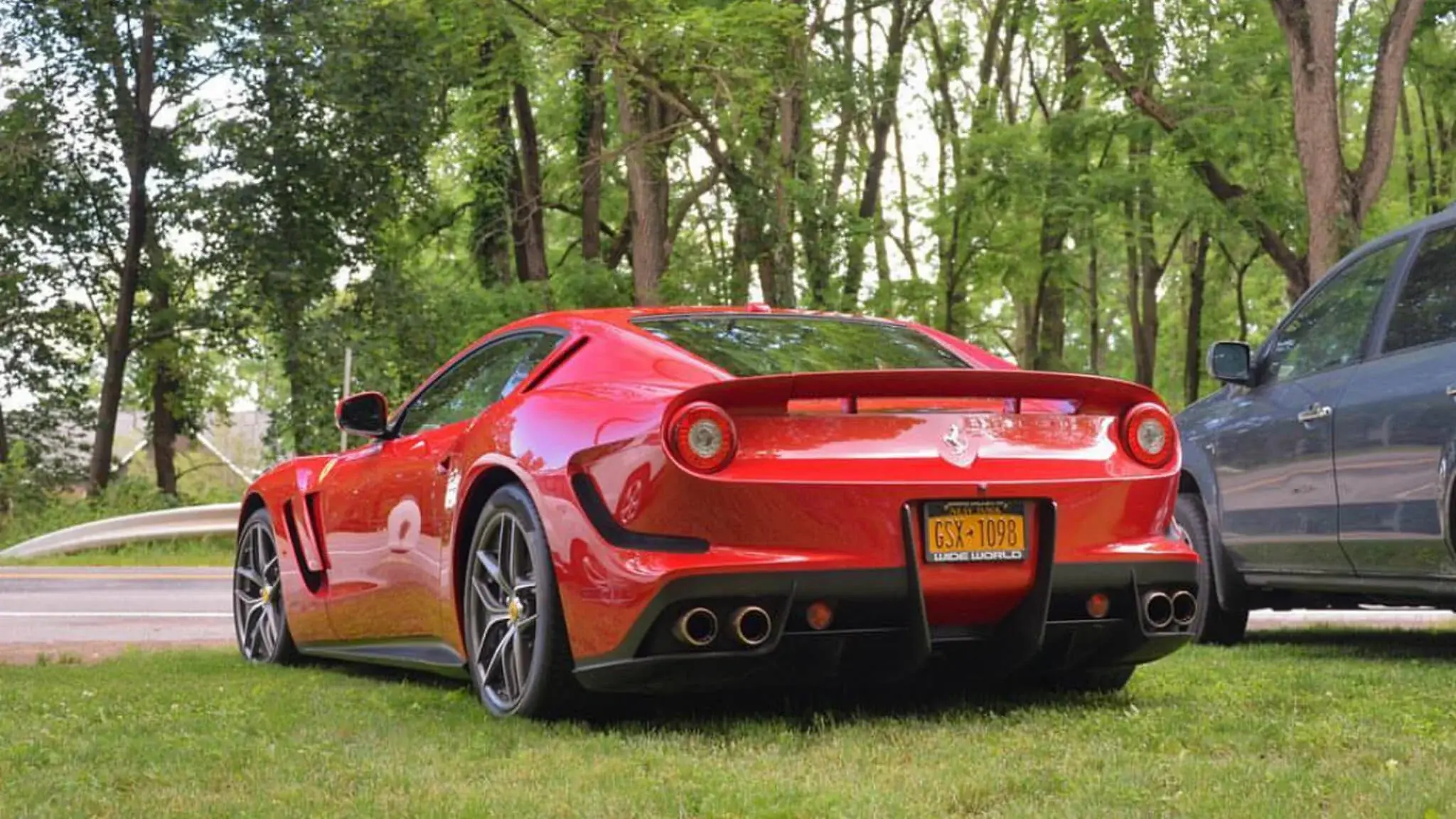 Ferrari SP America Keunikan Eksklusif dari Maranello