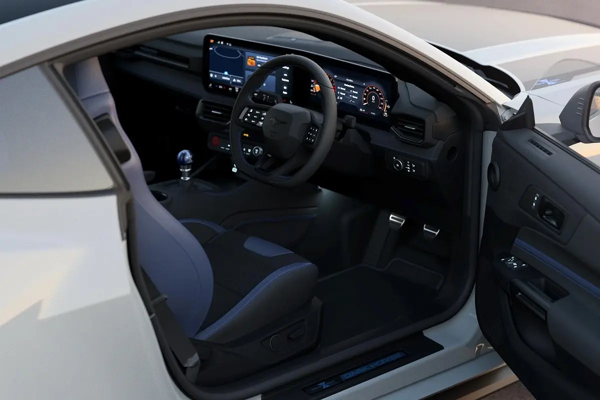 Fitur Head Unit Modern Ford Mustang yang Mendukung Konektivitas Digital