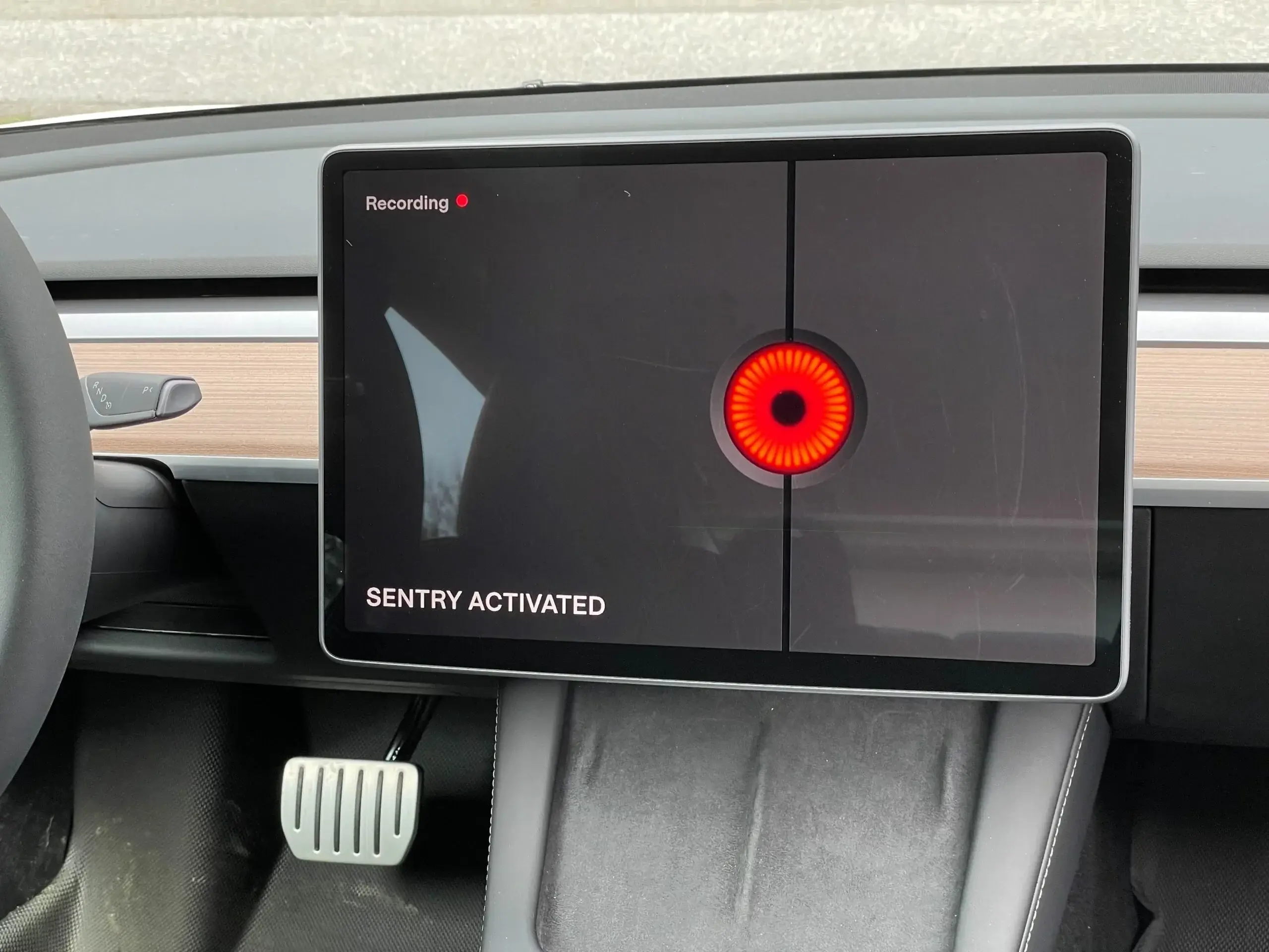Fitur Keamanan Tesla dan Sistem Perlindungan Mobil Listrik Modern