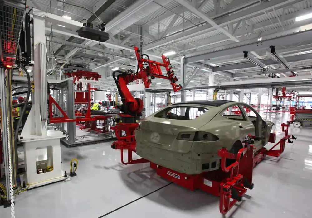 Gigafactory Tesla dan Revolusi Produksi Mobil Listrik Skala Besar