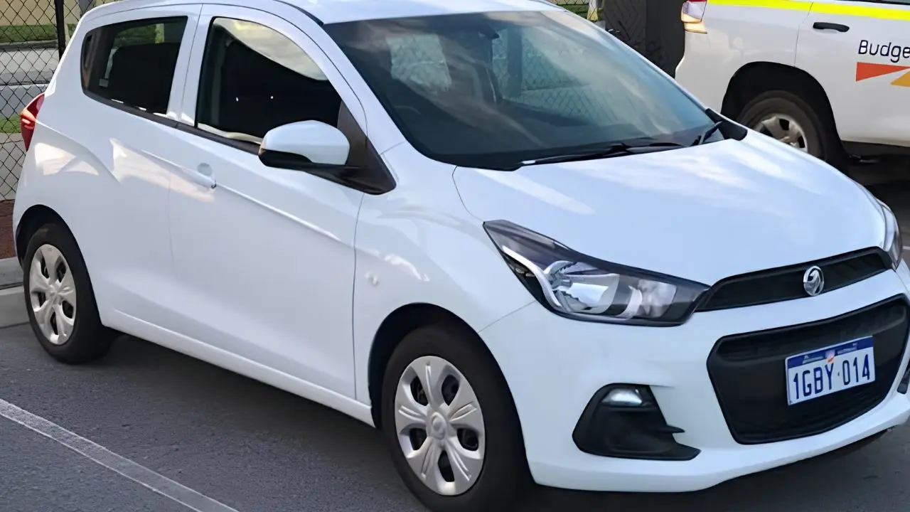 Holden Barina, Hatchback Kompak yang Menjadi Mobil Pertama Banyak Generasi