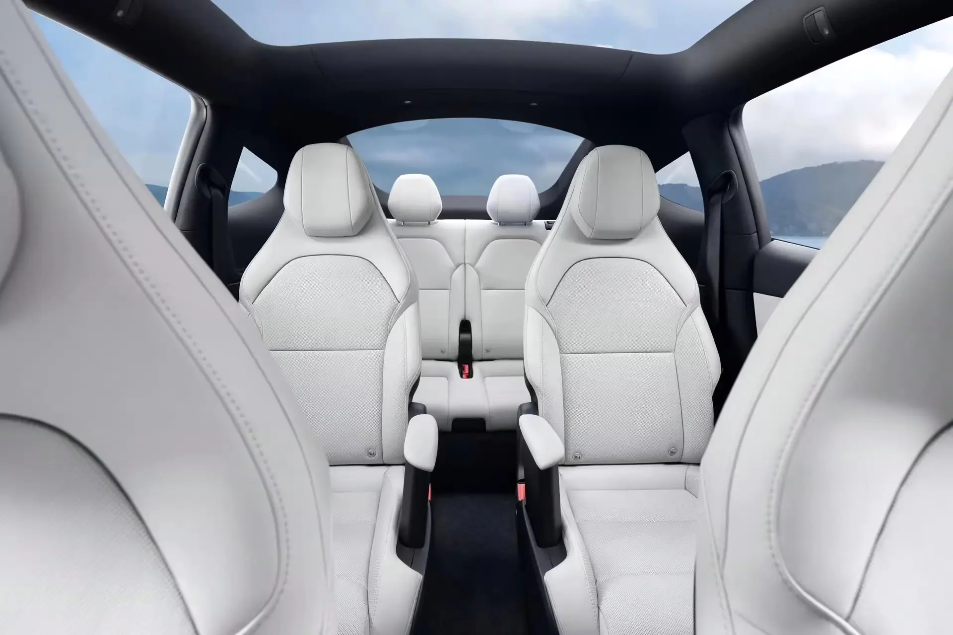 Interior Tesla dan Evolusi Kabin Mobil Listrik Modern