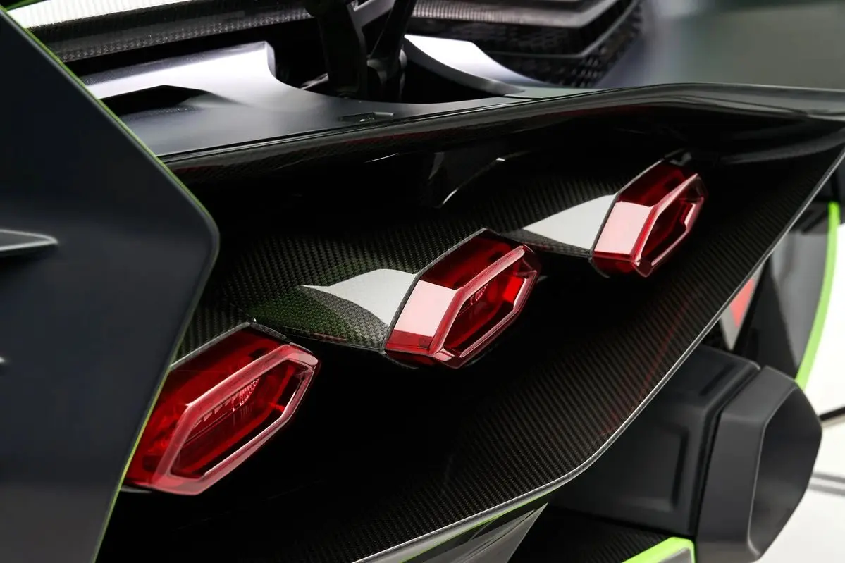 Keunggulan Kompetitif Lamborghini dalam Industri Otomotif Premium