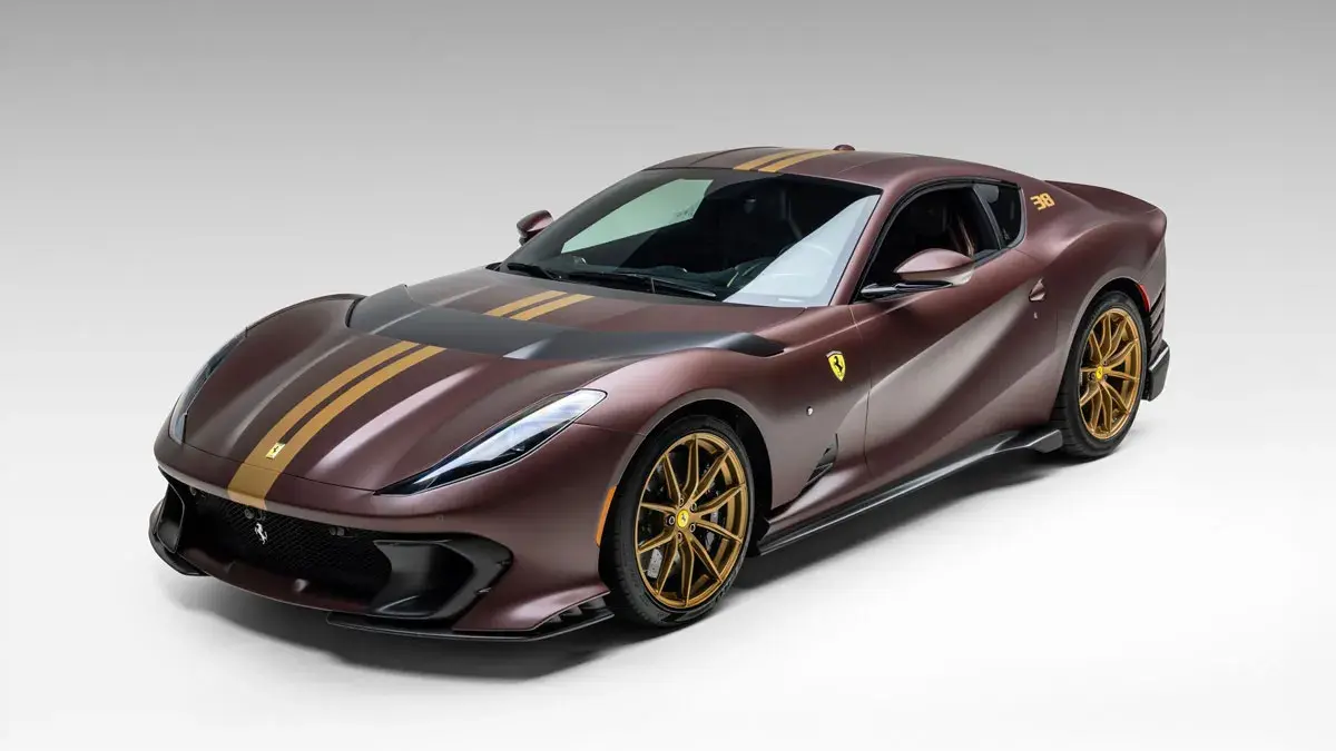 Keunggulan Teknik dan Estetika dalam Performa Ferrari 812 Competizione