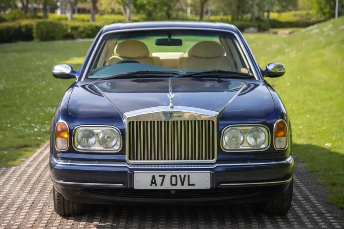 Koleksi Garasi Sultan Menghadirkan Rolls-Royce Silver Seraph yang Elegan