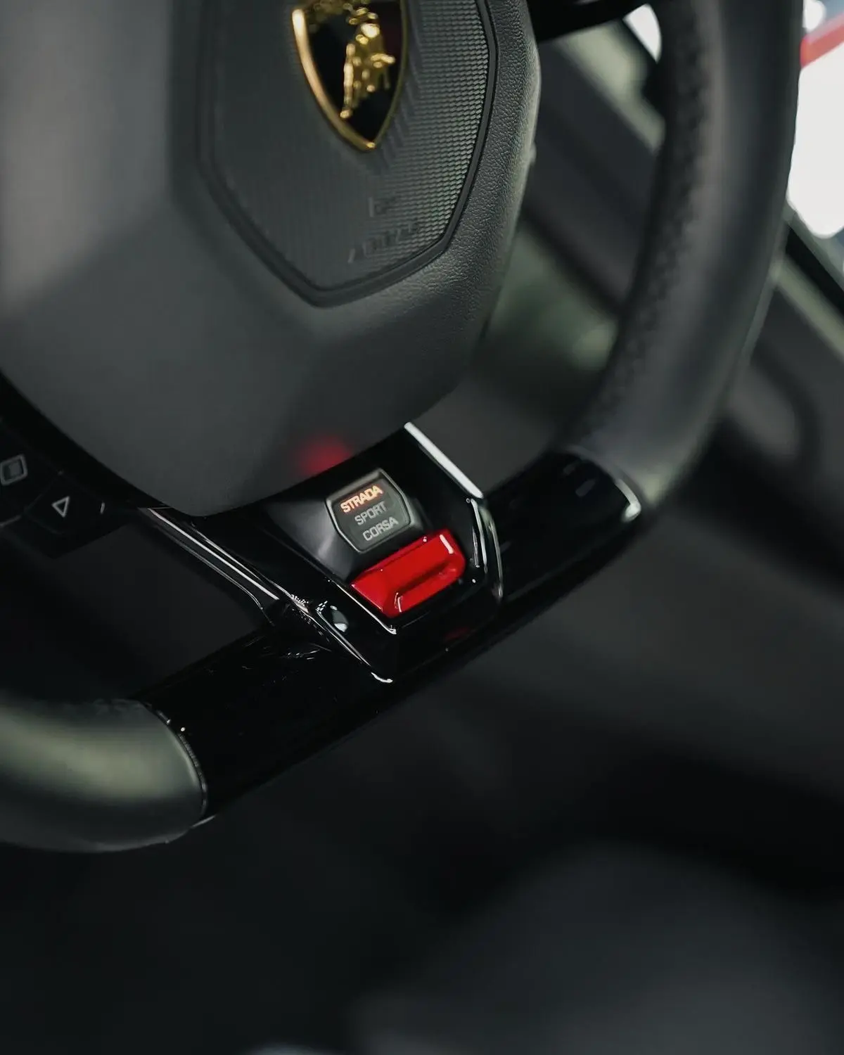 Lamborghini dan Psikologi Kepemilikan di Era Modern