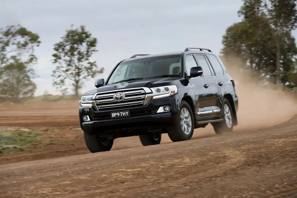 Land Cruiser VX200 2016 Tembus 10 Km Per Liter, SUV Tangguh Siap Libas Rute Luar Kota