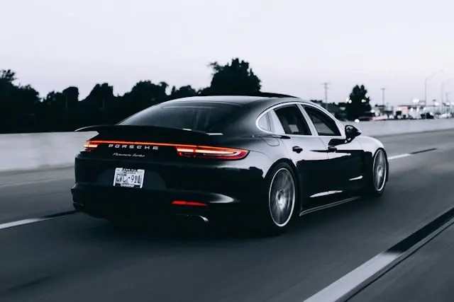 Peran Perangkat Lunak dalam Transformasi Teknologi Porsche