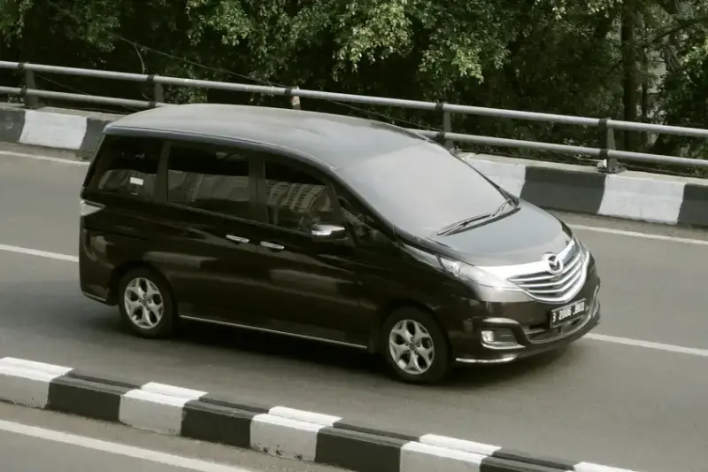 Perbedaan Mazda Biante Biasa vs Biante Granz SKYACTIV Bekas: Pilih Nyaman atau Irit?