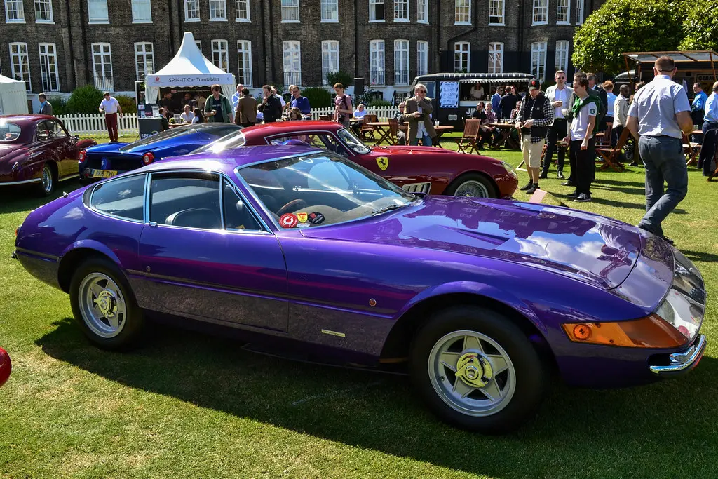 Perjalanan Ikonik Ferrari 365 GTB/4 Daytona sebagai Legenda Grand Touring