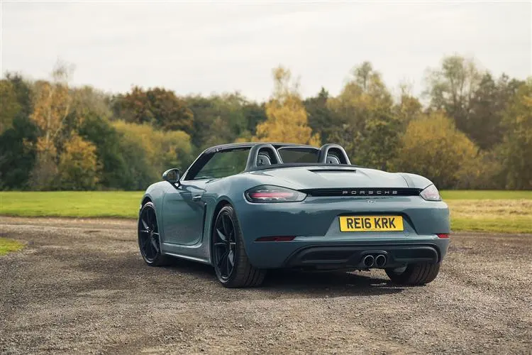 Porsche 718 Boxster dan Kebebasan Berkendara Atap Terbuka