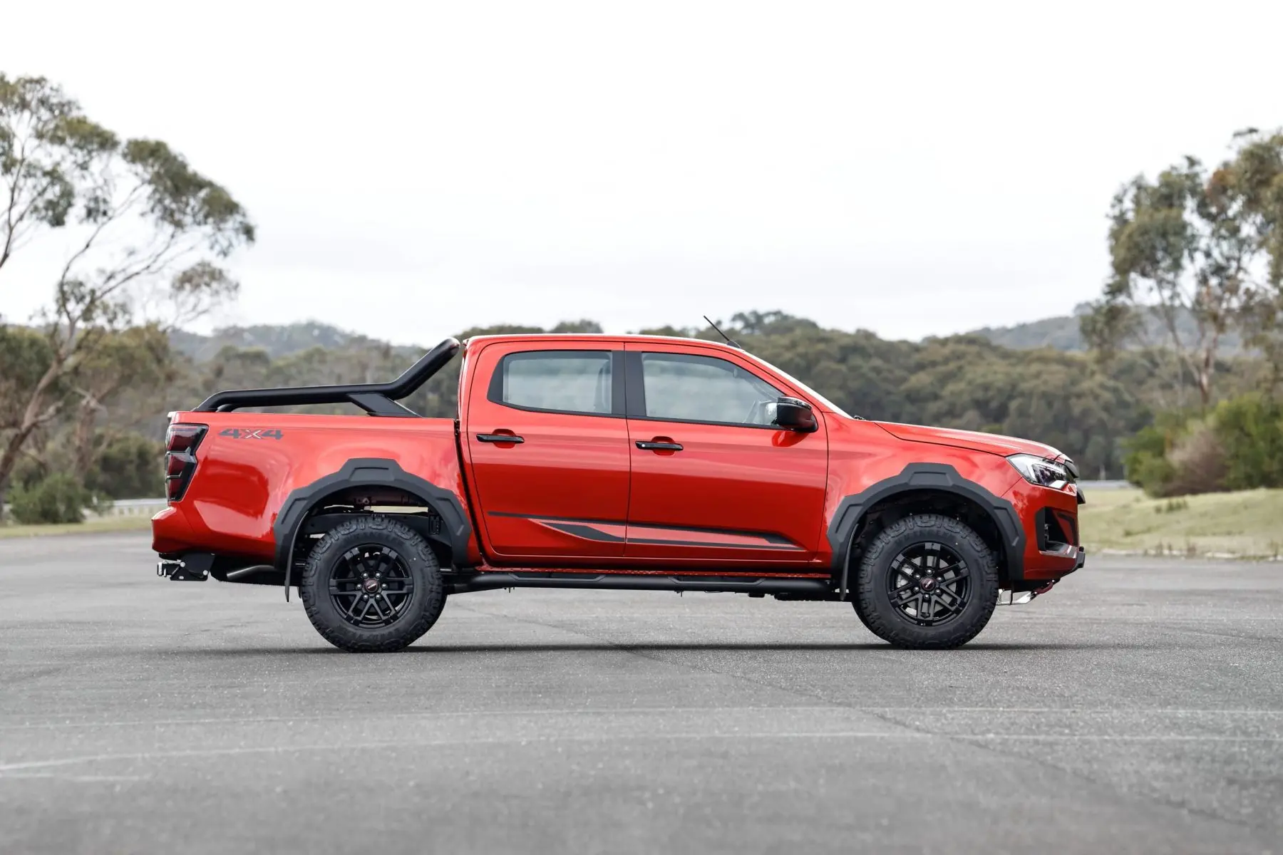 Review Isuzu D-Max Blade 2018: Pickup Off-Road Sporty dengan Karakter Tangguh dan Tampilan Agresif