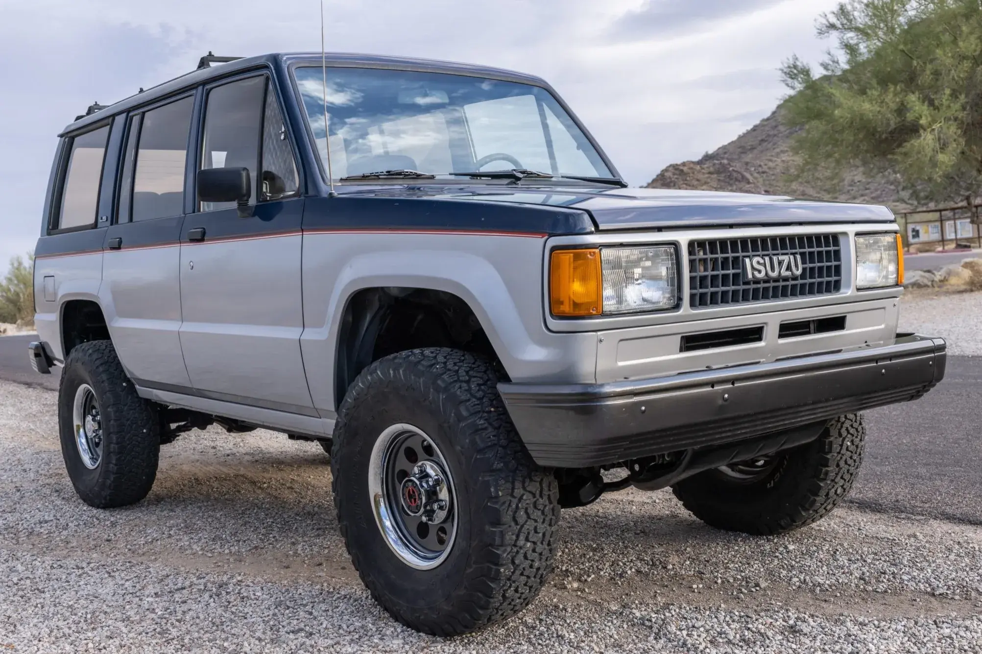 Review Isuzu Trooper 1988: SUV Klasik dengan Kemampuan Jelajah Mumpuni