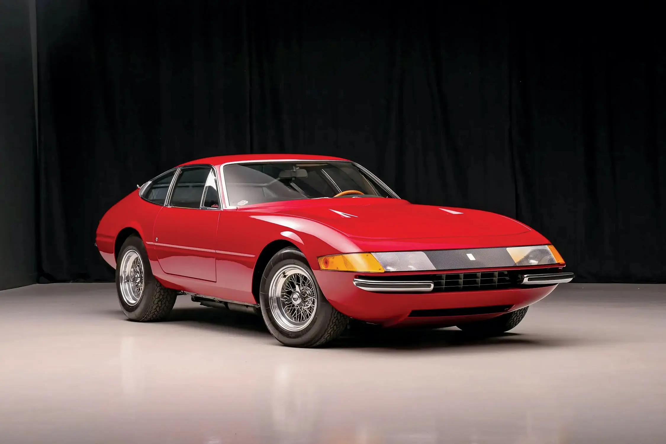 Simfoni Kecepatan dalam Ferrari 365 GTB/4 Daytona