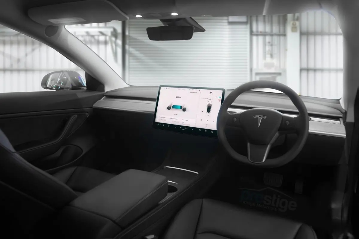 Sistem Kamera dan Sensor Tesla sebagai Mata Digital Mobil Modern