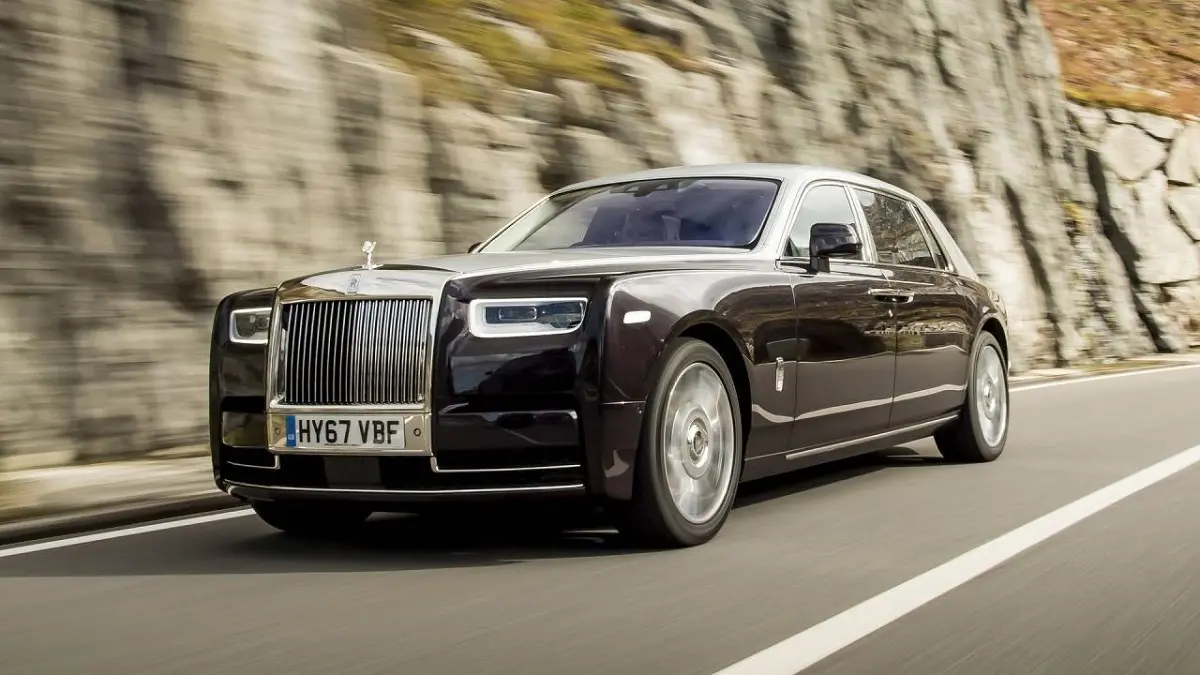 Teknologi Suspensi Rolls-Royce Phantom Memberikan Sensasi Berkendara Super Halus