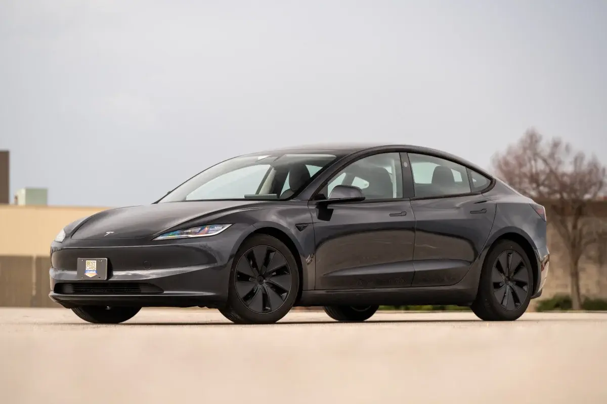 Tesla Model 3 dan Alasan Sedan Listrik Ini Mengubah Pasar Otomotif Dunia