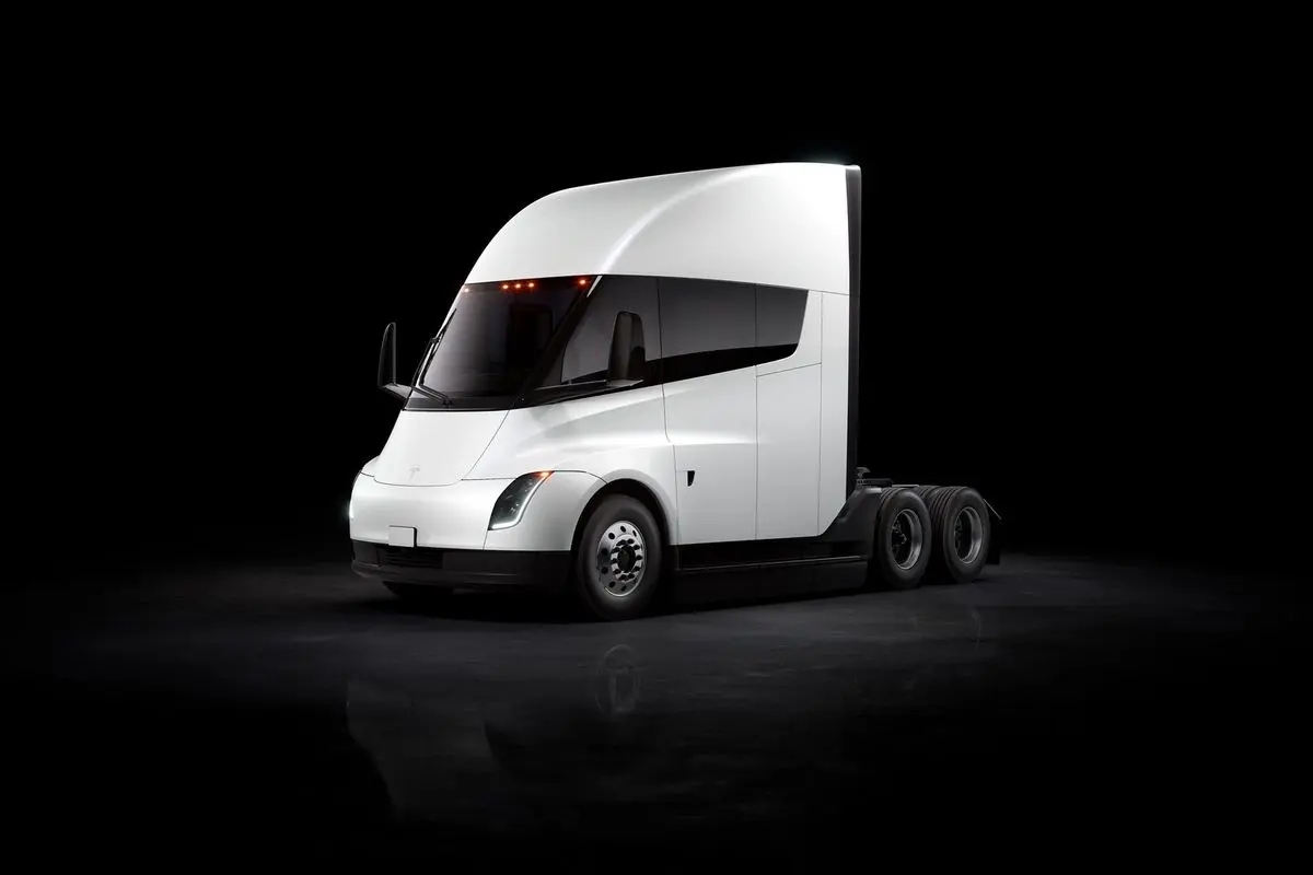 Tesla Semi dan Potensi Besar Truk Listrik dalam Industri Logistik Modern