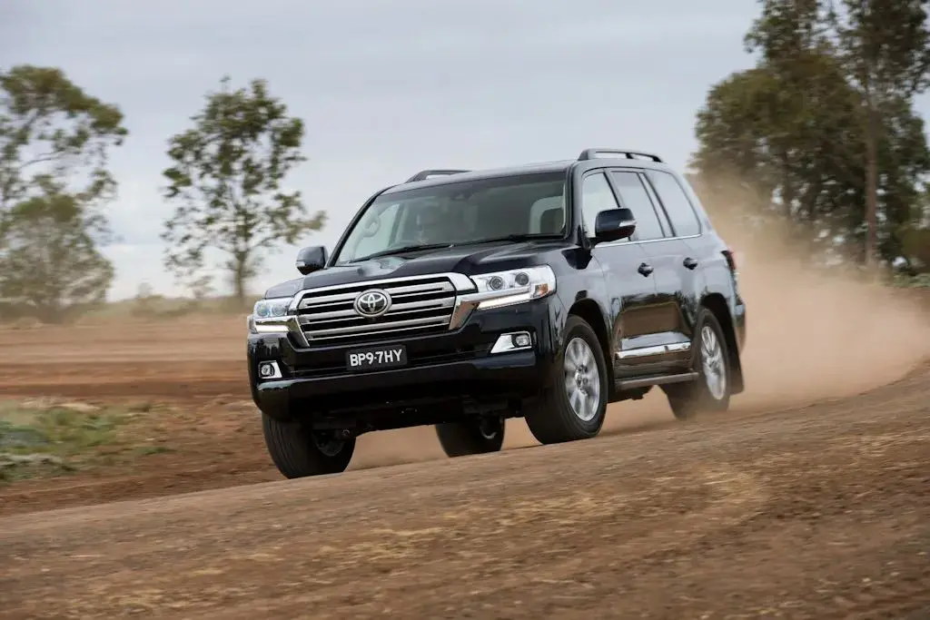 Toyota Land Cruiser VX200 2016 Seken Bermesin 4.5L V8 Twin Turbo Diesel Senyap, Masihkah Kaki Kaki Responsif?
