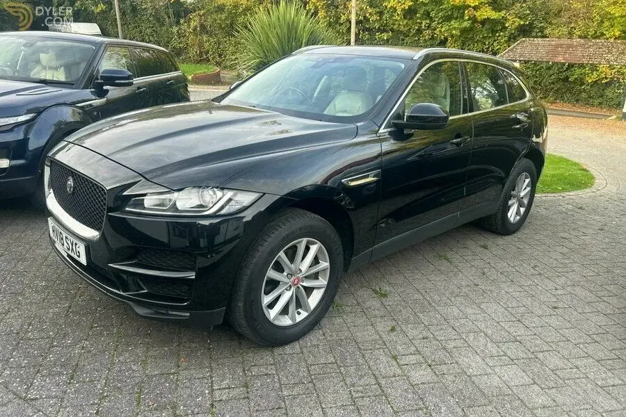 Jaguar F-Pace 2.0 Prestige Petrol A/T 2018 SUV Premium Jaguar dengan Mesin Ingenium Turbo yang Nyaman dan Elegan