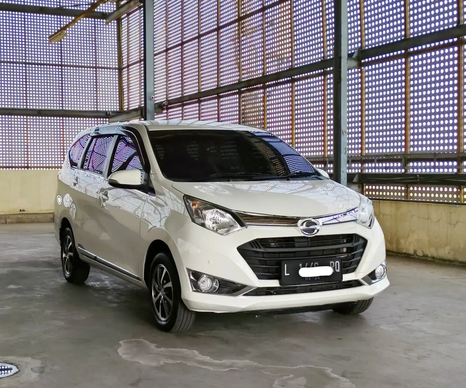 Mengapa Daihatsu Sigra MPV Jadi Pilihan Mobil Keluarga Paling Efisien di Jakarta?