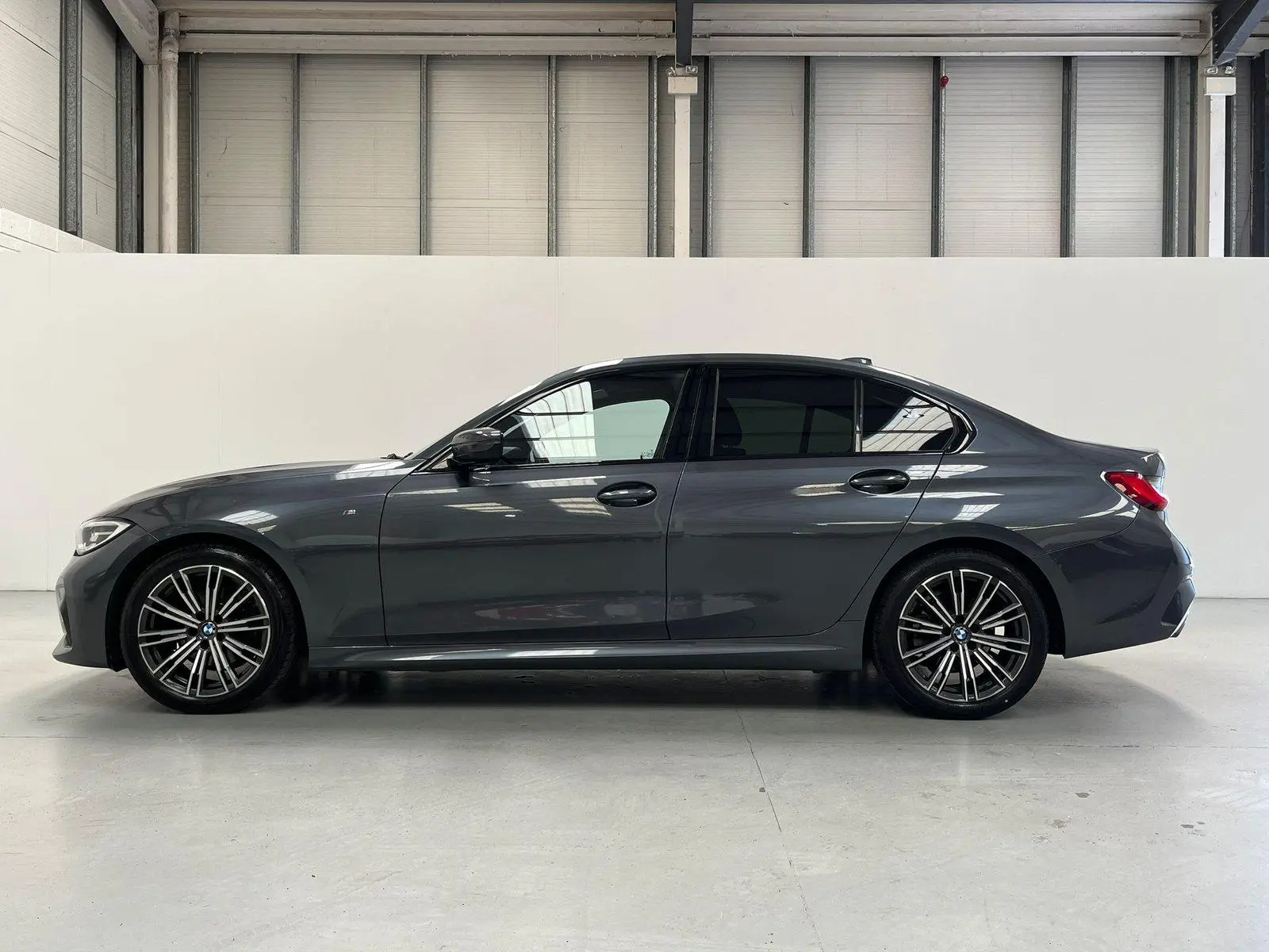 BMW 320d Bekas, Pilihan Diesel Premium yang Tangguh