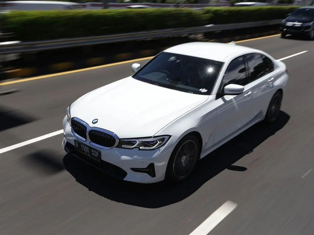 BMW 330i Bekas, Performa Tinggi dengan Kenyamanan Maksimal