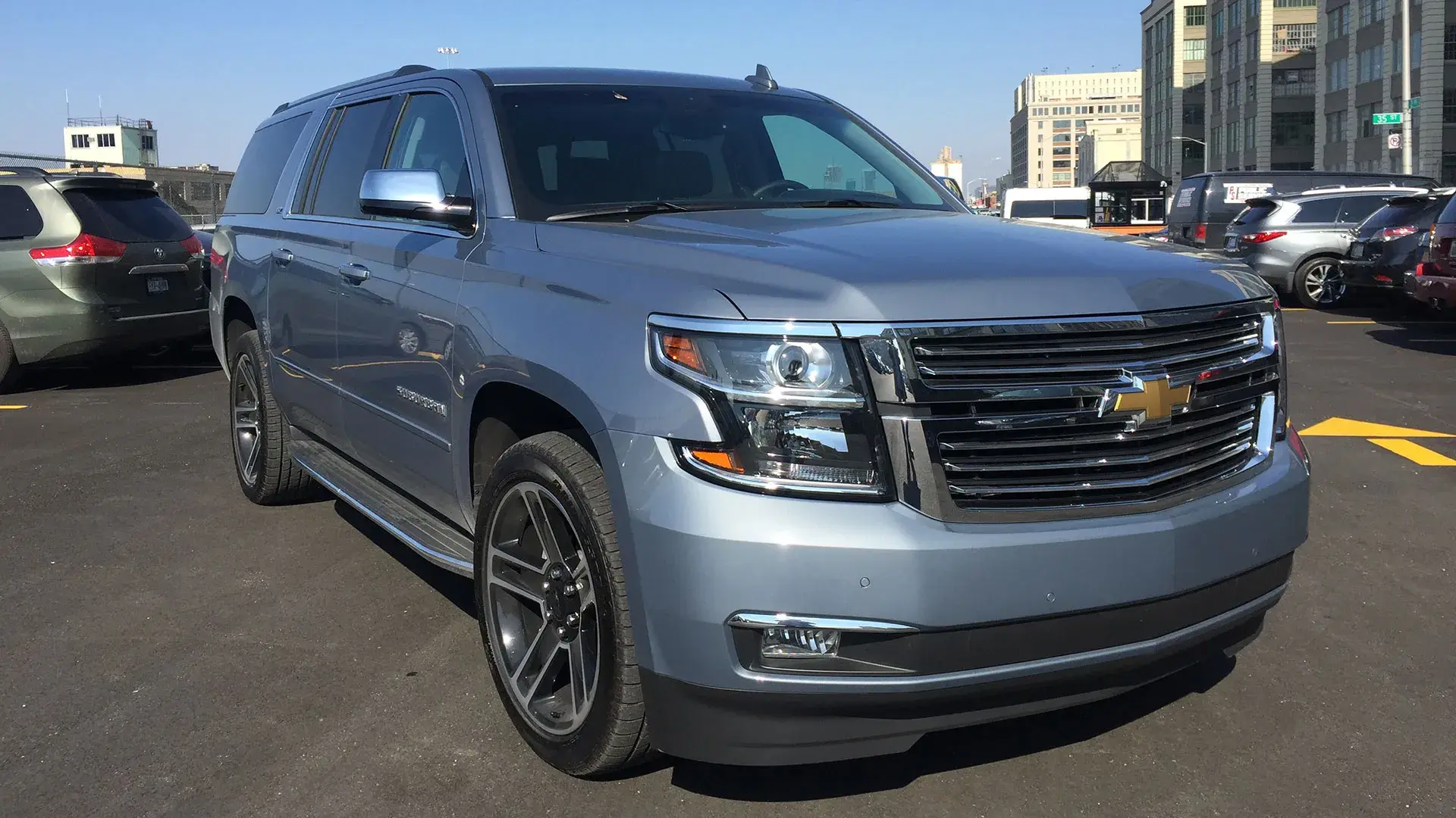 Chevrolet Suburban LT: Kenyamanan Keluarga untuk Perjalanan Jarak Jauh di Balikpapan