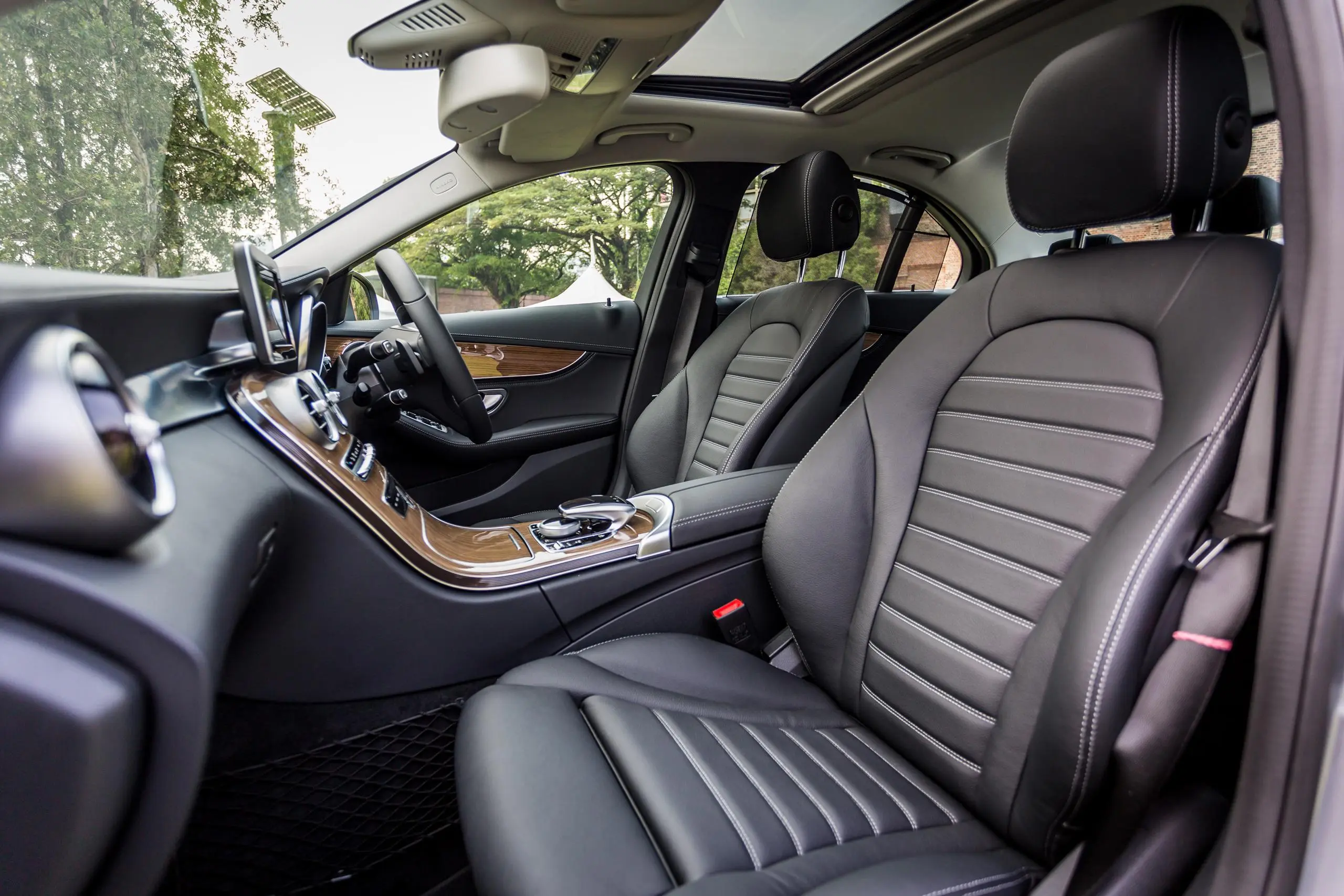 Interior Mercedes-Benz C-Class Bekas, Apa yang Membuatnya Tetap Istimewa?
