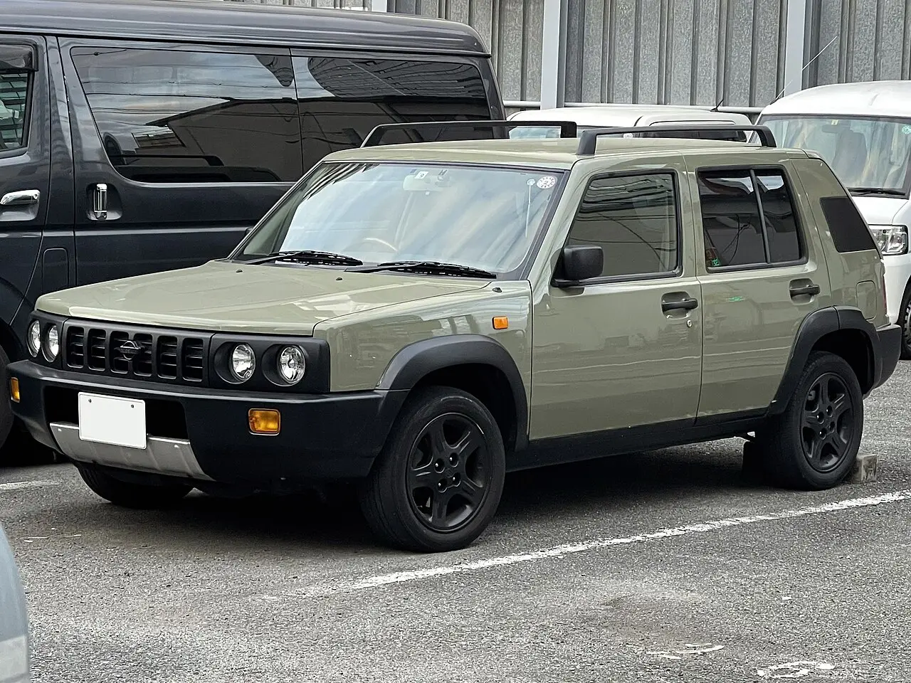 Nissan Rasheen: SUV Kompak dengan Desain Retro di Balikpapan
