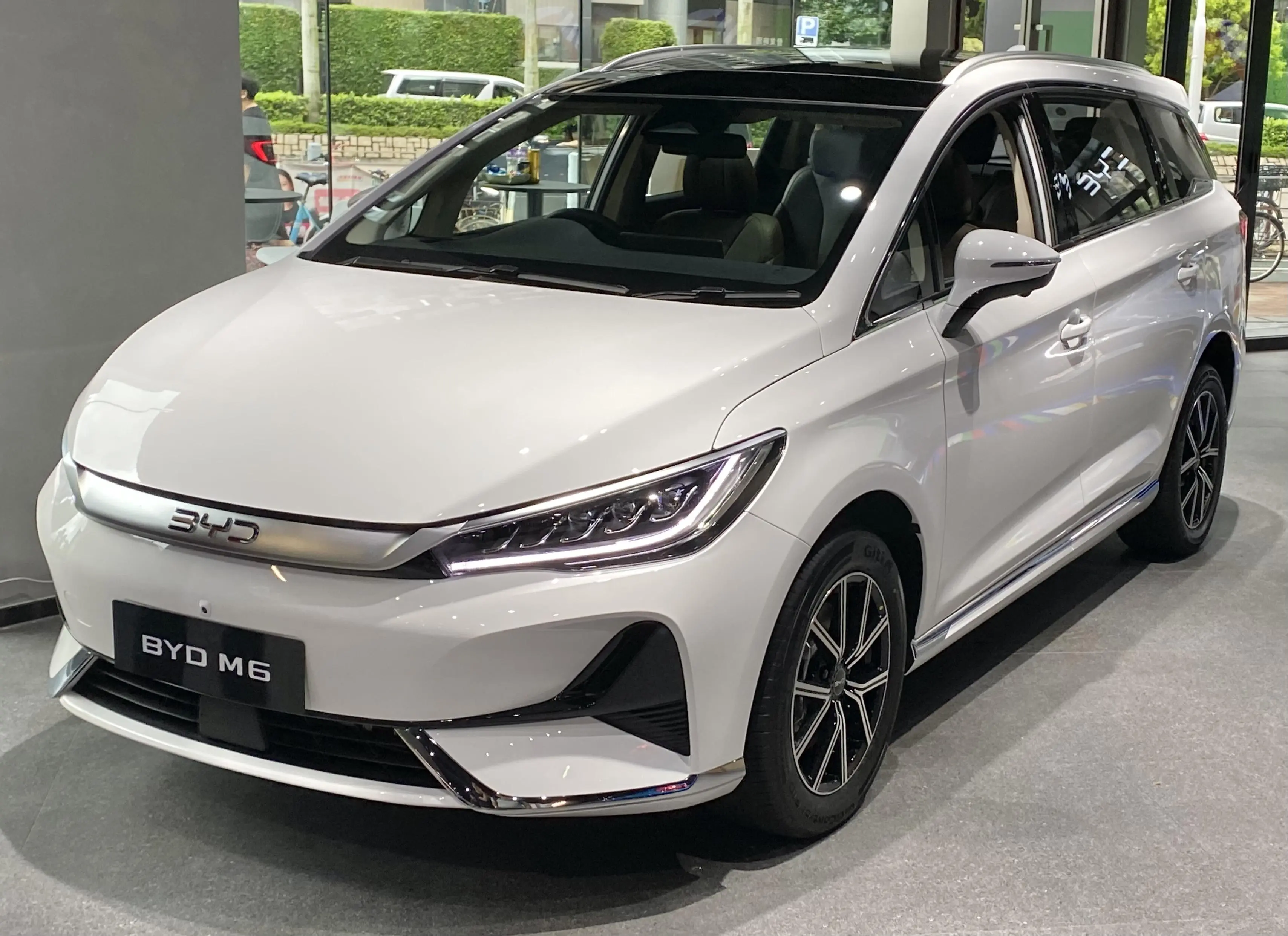BYD M6 Bekas untuk Keluarga, Seberapa Praktis MPV Listrik Ini?