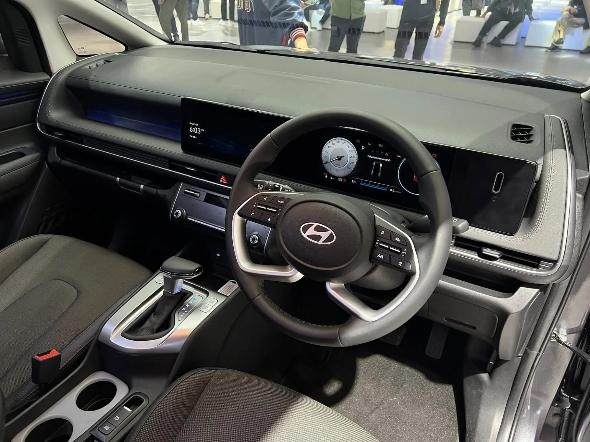 Fitur Hyundai Stargazer yang Membuat Perjalanan Keluarga Lebih Praktis