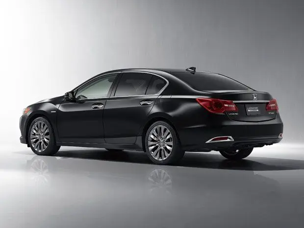 Honda Legend di Malang: Sedan Mewah Legendaris dengan Performa V6 dan Teknologi Canggih