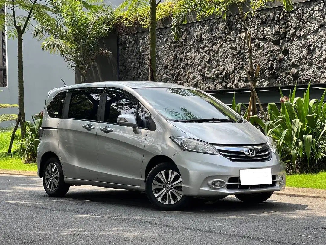 Honda Freed  (2015)