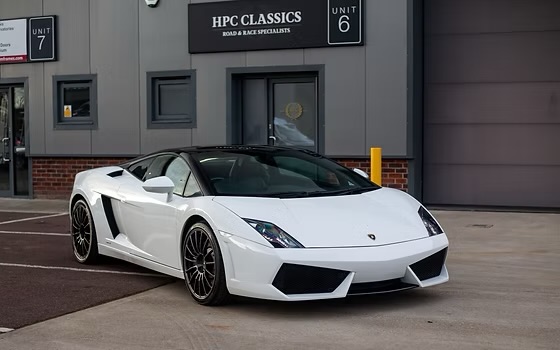 Lamborghini Gallardo LP560-4 Bicolore Simbol Kontras dan Performa Italia yang Ikonik