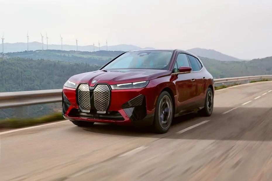 BMW iX: SUV Listrik Futuristik dengan Desain Inovatif