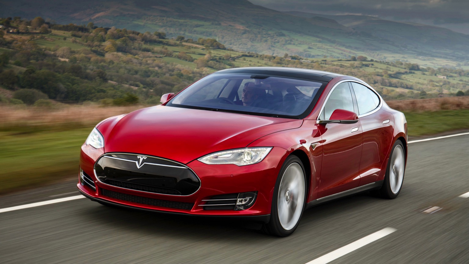 Tesla Model S 85D, Sang Pionir yang Menetapkan Standar Baru Mobilitas Elektrik