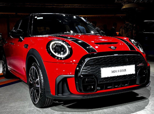 MINI Cooper Dynamic Edition Tawarkan Performa Sporty dengan Tampilan Premium Modern