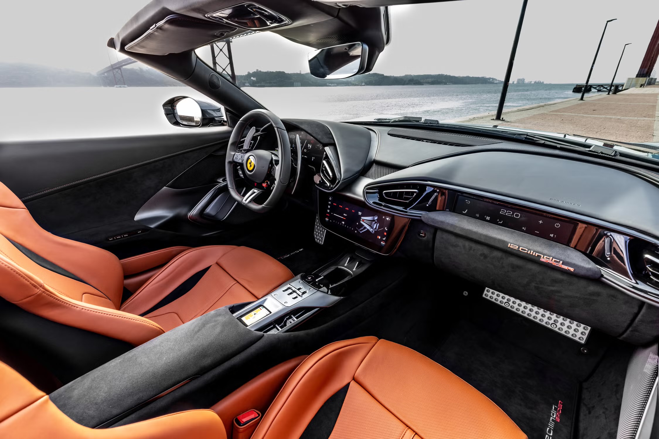 Elegansi dan Fungsionalitas dalam Kokpit Ferrari 12Cilindri Spider
