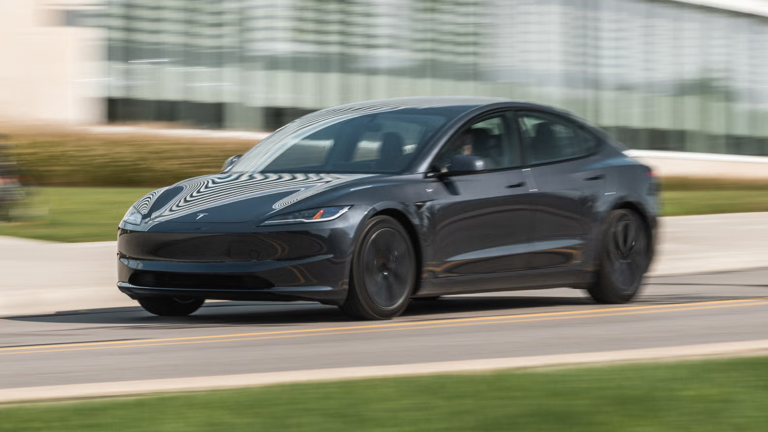 Keandalan Sistem Near-Infrared Driver Monitoring System pada Kabin Tesla Model 3 Highland