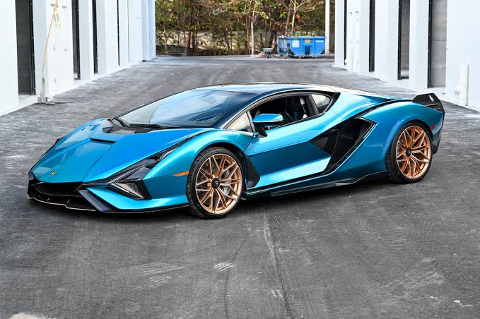 Mahakarya yang Menantang Batas Fisika dan Tradisi, Lamborghini Sián FKP 37