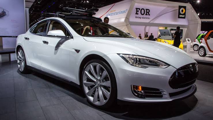 Menjaga Warisan Inovasi, Tesla Model S 85D dalam Lanskap Otomotif 2026