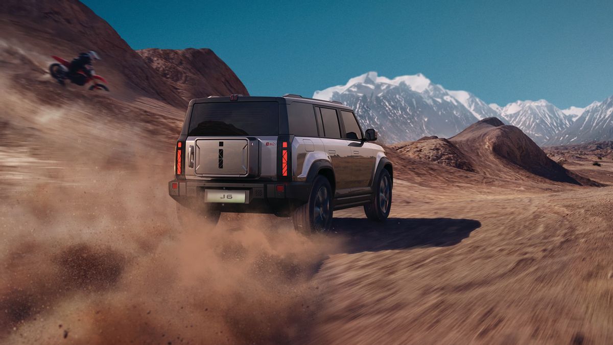 Mengintip Kecanggihan Teknologi All-Wheel Drive pada J6, Sang Penakluk Medan Berat