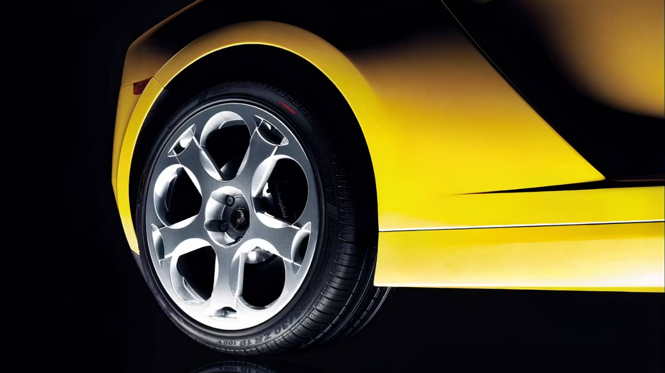 Menempa Legenda, Bagaimana Lamborghini 2026 Menyeimbangkan Presisi Teknik dan Emosi Berkendara